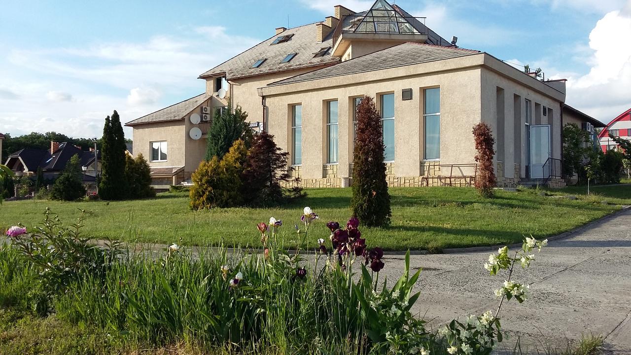 Guest House Uzhgorod Exterior photo